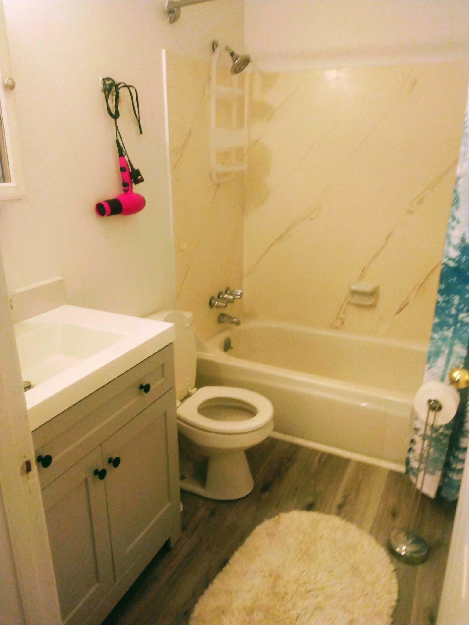 upstairs bath - 1693 E Fort Union Blvd