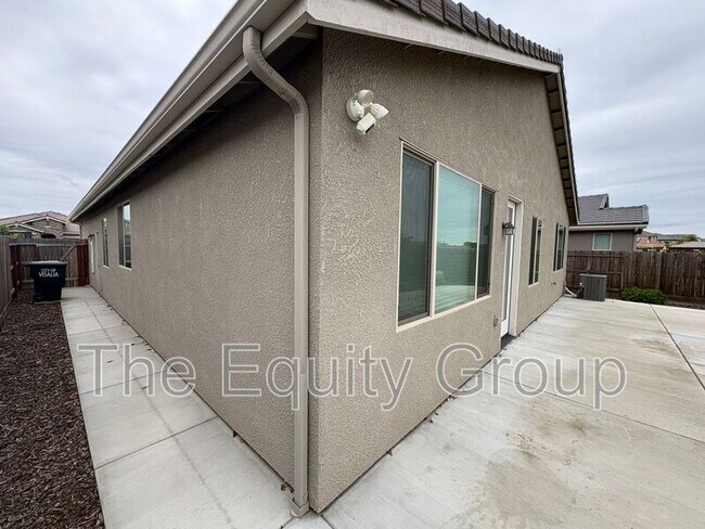 Building Photo - 1336 W Porter Ave