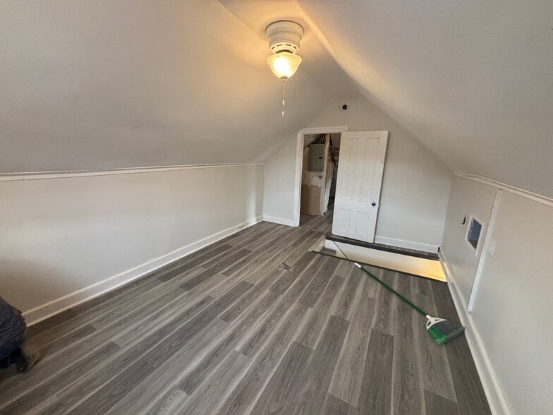 Building Photo - 1165 McBride Ave