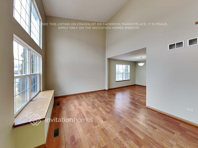 Building Photo - 4798 W Lilac Ave