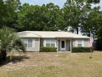 Building Photo - 3 Bedroom in Crestview!!