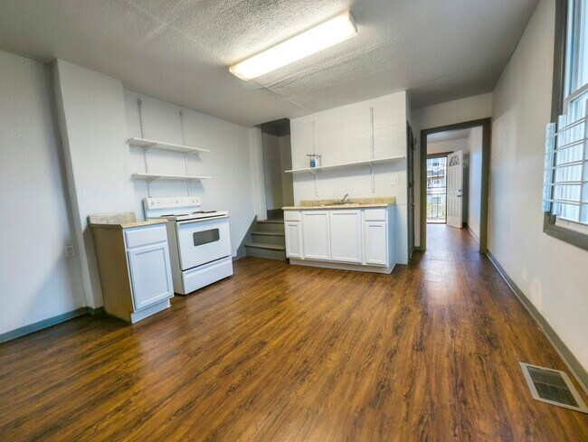 Building Photo - 491 E Morrill Ave