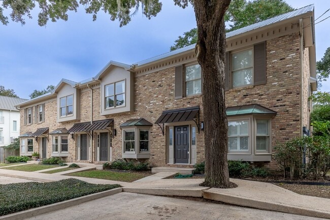 Building Photo - Two bedroom two and a half bath across from Mobile Bay!