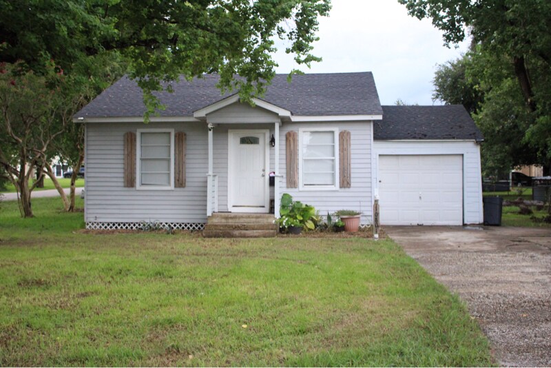 Building Photo - 10801 Invierno St