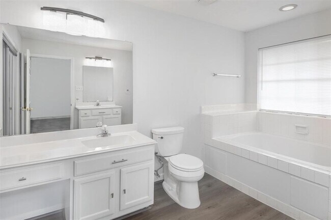 Building Photo - 1241 El Camino Village Dr