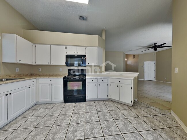 Building Photo - 13401 Sunvale Place