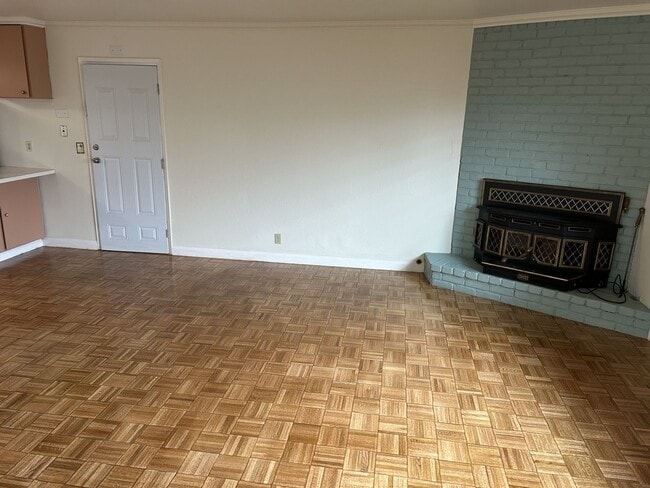 Building Photo - 2040 Barbour Dr