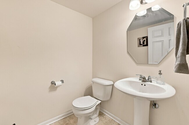 Building Photo - 3303 Trillium Cir