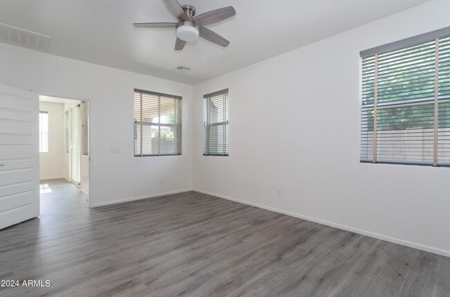 Building Photo - 10432 W Papago St