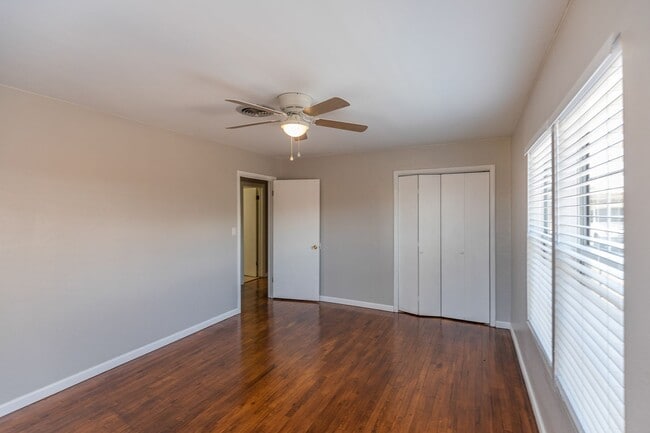 Building Photo - Cozy 3 Bed 2 Bath Home - Pets on Owner App...