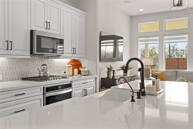 Building Photo - 10122 Water Harbor Dr