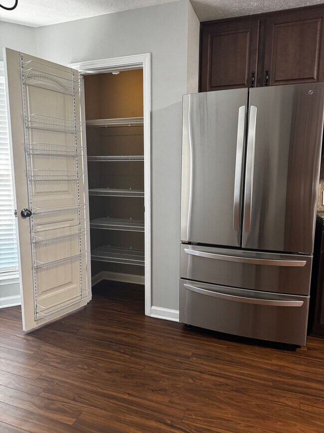 Building Photo - 9133 Saw Tooth Loop