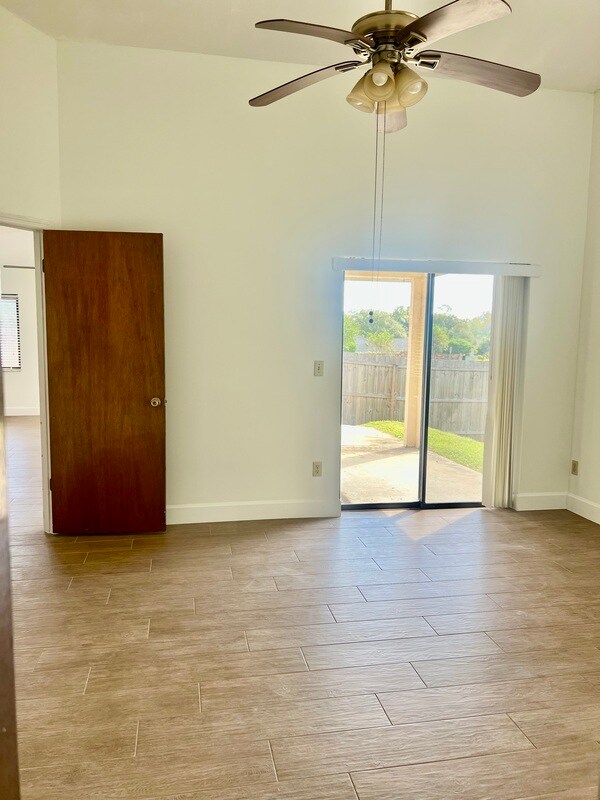 Building Photo - 1040 Manigan Ave