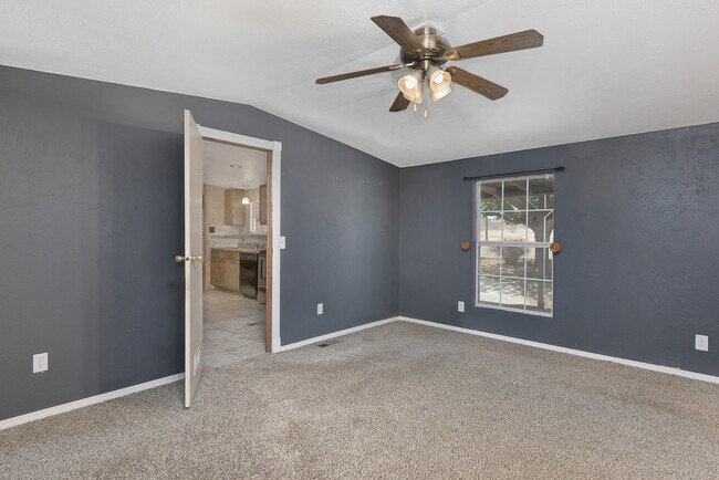 Building Photo - 214 E Mobley St