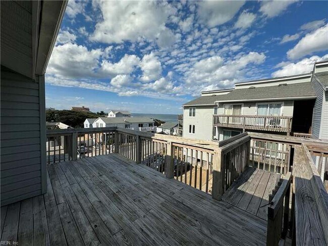 Building Photo - 9706 7th Bay St