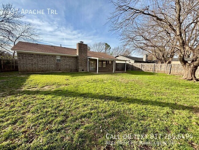 Building Photo - 337 Apache Trail