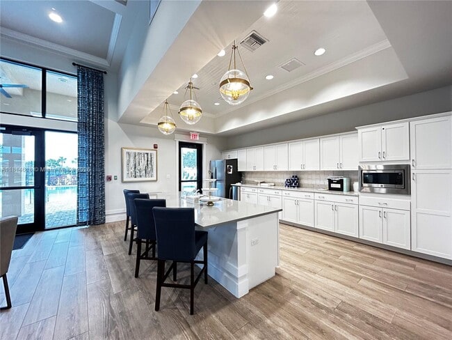 Building Photo - 9980 E Villa Cir