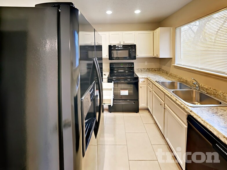 Building Photo - 7814 Eastern Bluebird Dr