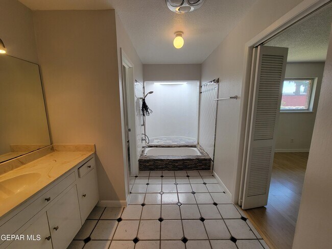 Building Photo - 6836 Orizaba Ave