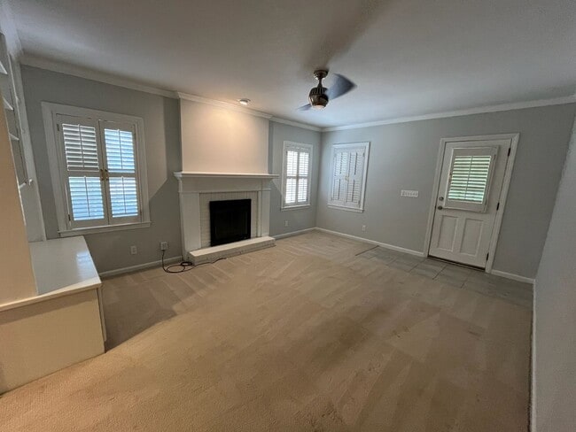 Building Photo - Beautiful 4 Bedroom with 4 Baths