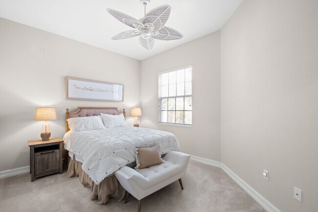 Building Photo - 3 Bed + Flex, 3 Bath 2,686 Sq Ft - Top Floor Coach Home