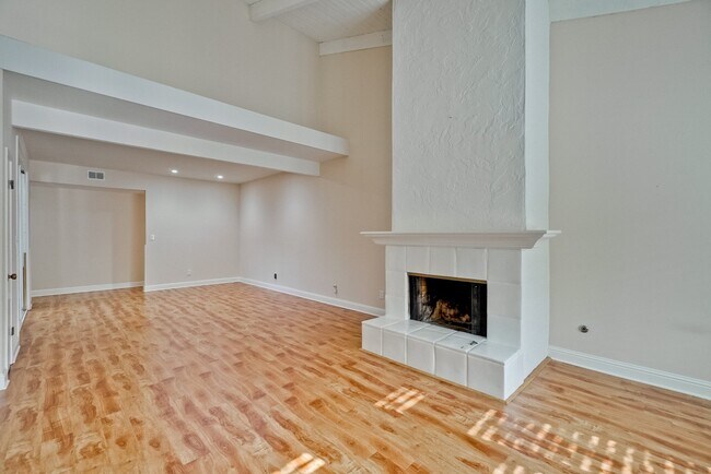 Building Photo - 3 bedroom 2 bath Townhome - Greenmeadow Neighborhood Palo Alto!  $6800