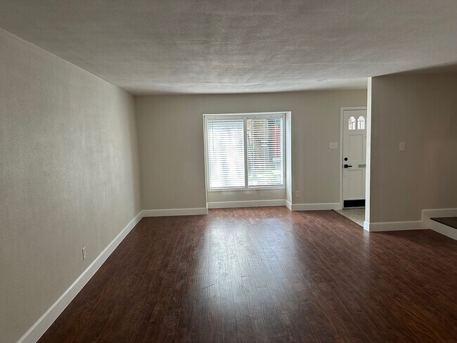 Building Photo - 8448 Ariel St