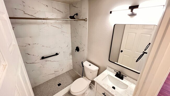 Building Photo - The Heart of Maitland: 3BD/2BA Home That F...