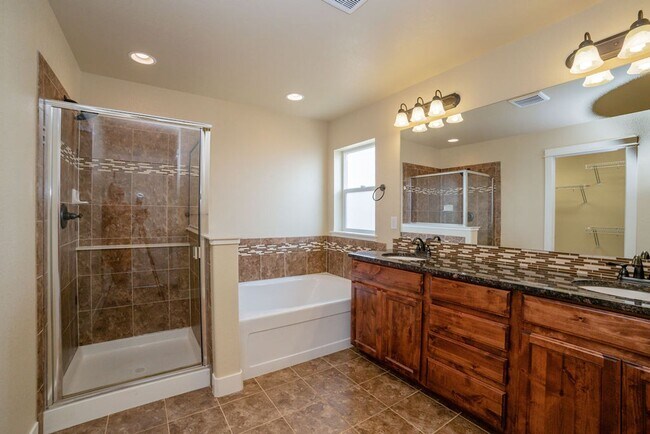 Building Photo - Bright & Spacious 3 Bed + Loft | 3-Car Garage in North Fort Collins