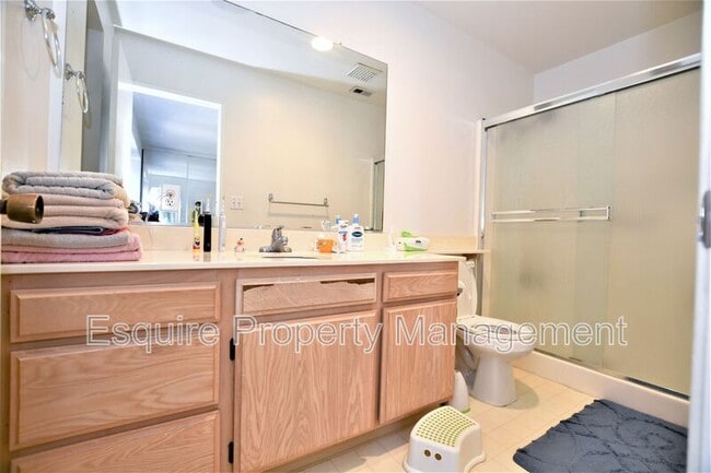 Building Photo - 807 S B St