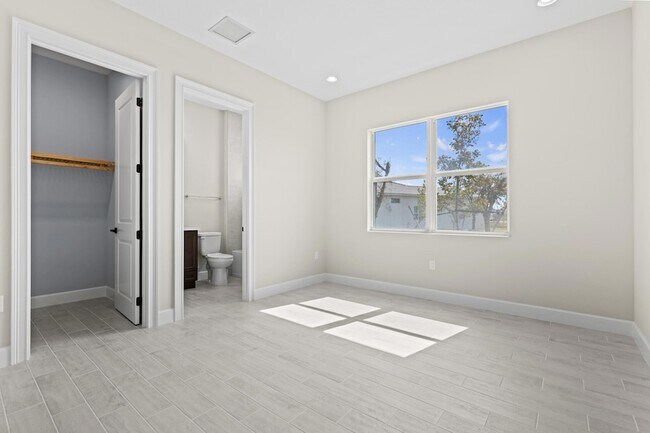 Building Photo - 14976 Woodlot Ct