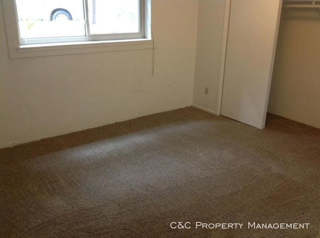 Building Photo - Large Remodeled Pacific Grove Apt