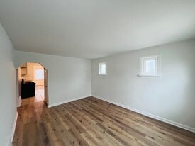 Building Photo - 4936 Hummelsheim Ave