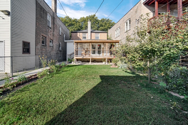 Building Photo - 6423 N Seeley Ave
