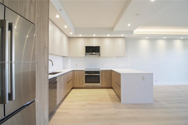 Building Photo - 151 Crandon Blvd