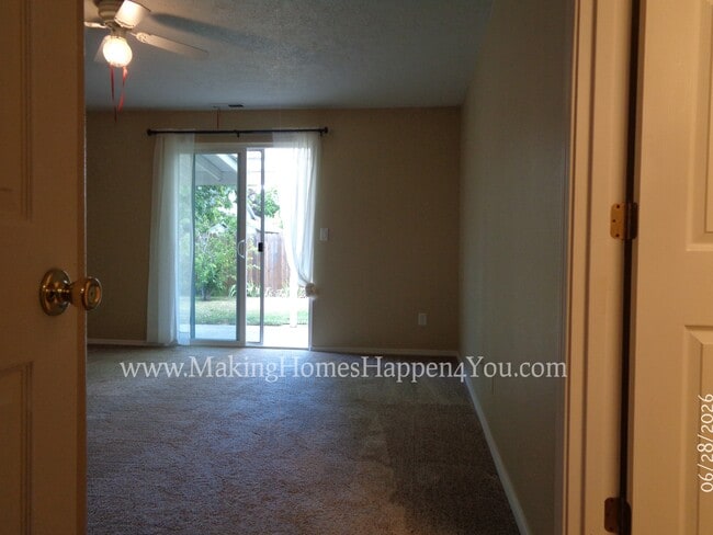 Building Photo - 260 SW Oregon Trail Dr