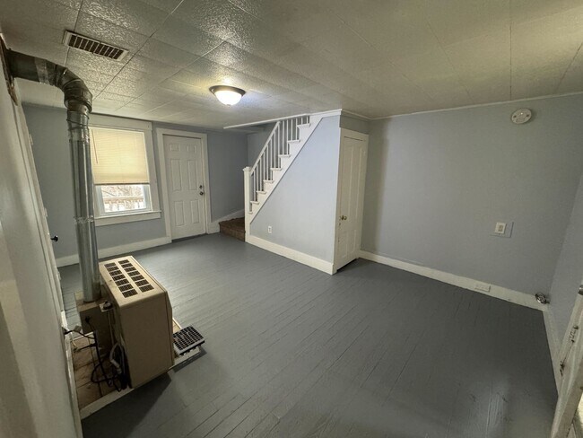 Building Photo - 16 Union St