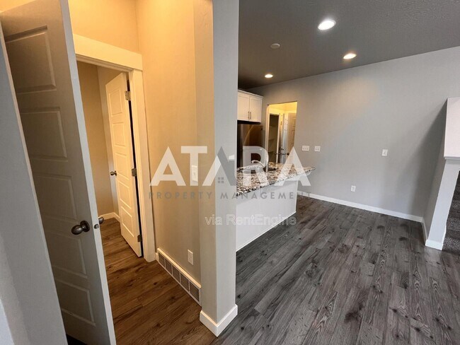 Building Photo - 5011 N Marble Fox Way