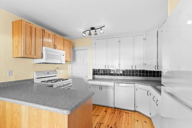 Building Photo - 17778 E Canary Creek Rd