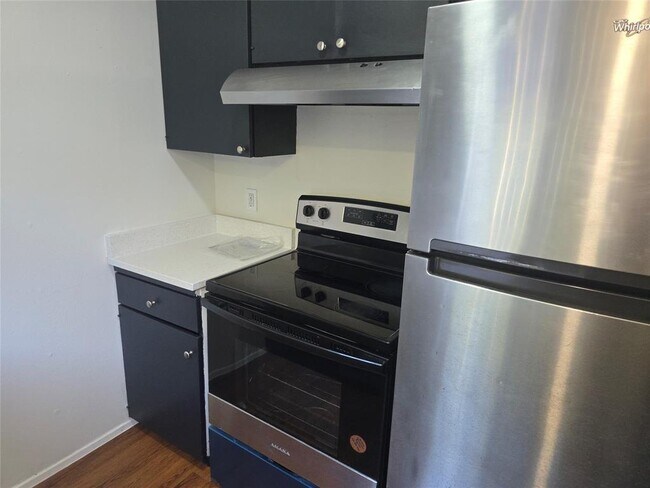 Building Photo - 7108 Creekside Dr
