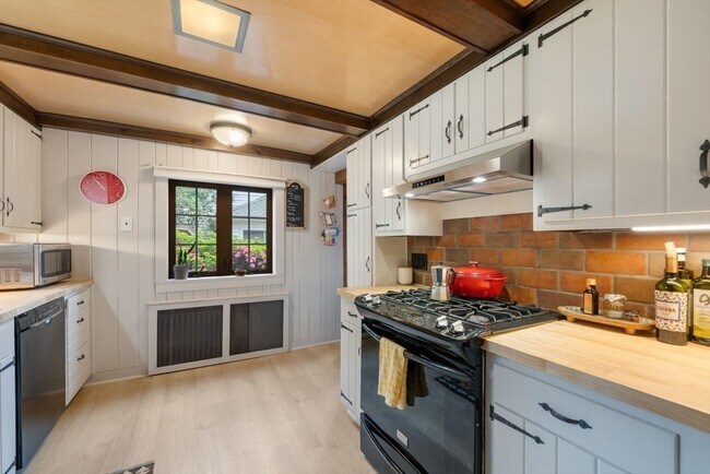 Building Photo - 31 Braeburn Rd