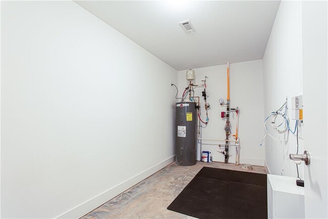 Building Photo - 55 Moda Ln
