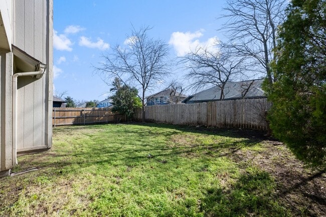 Building Photo - 2109 Boxwood Path