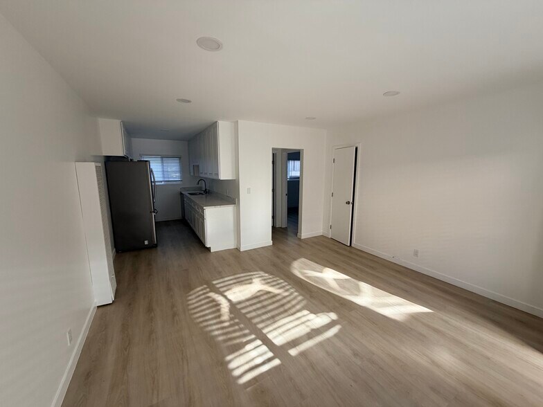 Building Photo - 940 S Venice Blvd