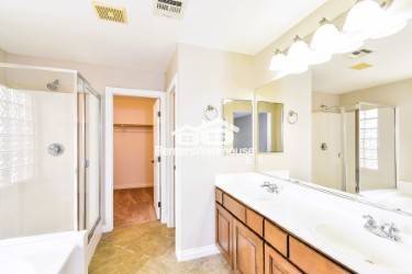 Building Photo - Your perfect 3-bedroom, 2.5-bath home in H...