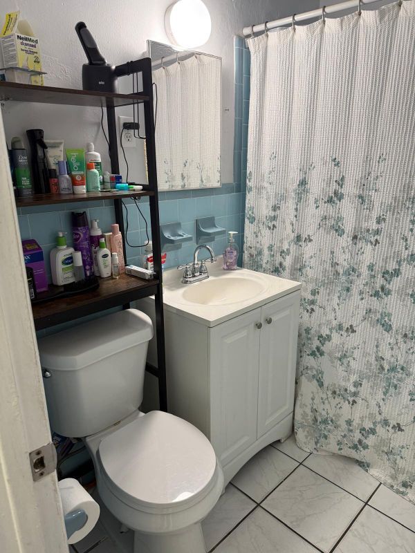 Building Photo - 2734 NW 16th Terrace