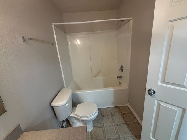 Building Photo - 3 Bedroom 2.5 Bath Two Story Duplex