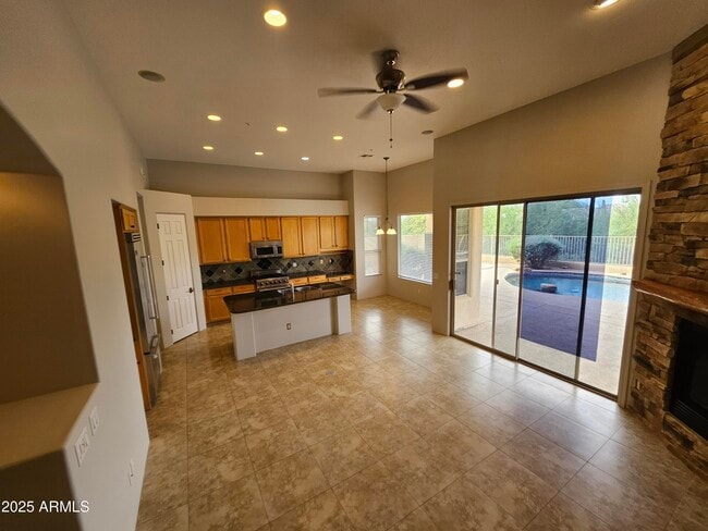 Building Photo - 11290 E Whitethorn Dr