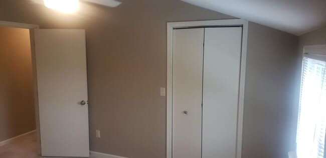 Building Photo - 4215 Valley Rd