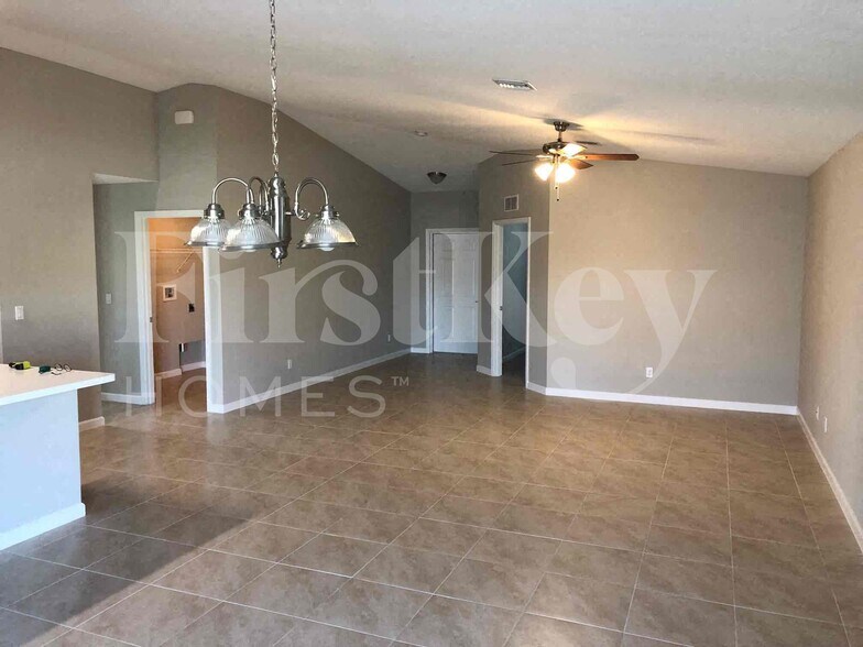 Building Photo - 1773 SW Cannon Ave